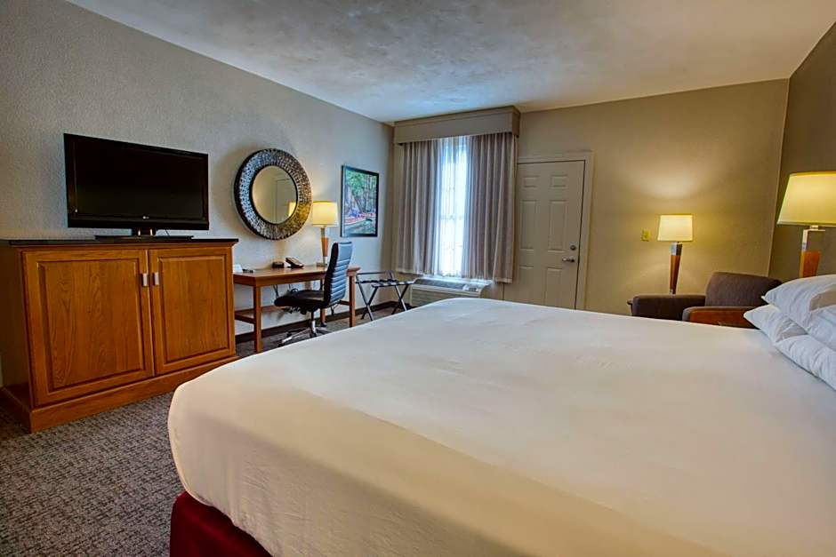 Drury Inn & Suites Near La Cantera