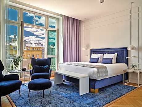 Premium Queen Room