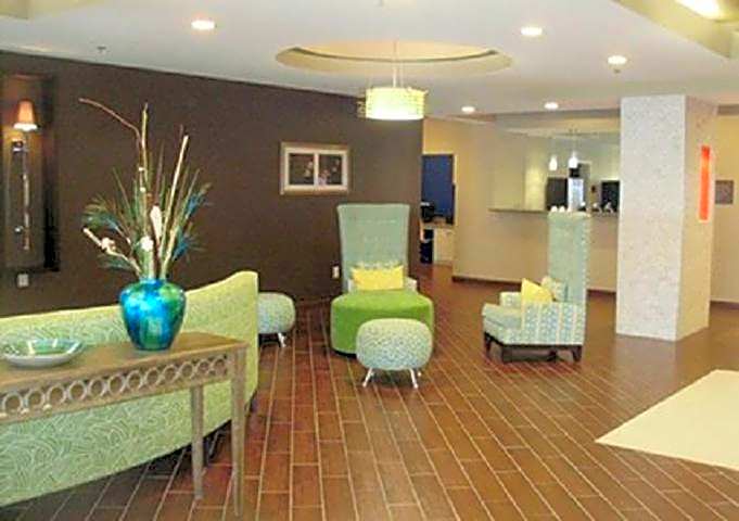 Comfort Suites near Tanger Outlet Mall