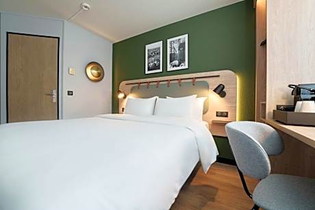 Superior Room - 1 King Bed