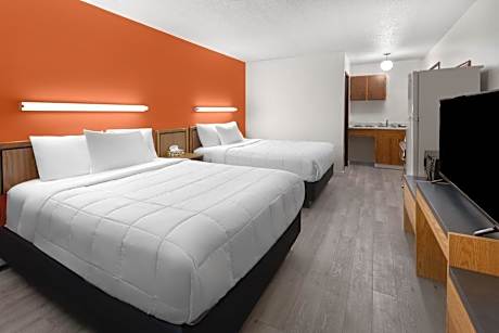 Deluxe Queen Room with Two Queen Beds - Non-Smoking