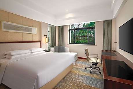 Standard King Room, Guest room, 1 King, Garden view