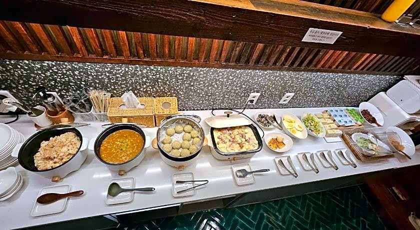 February Hotel SeongSeo