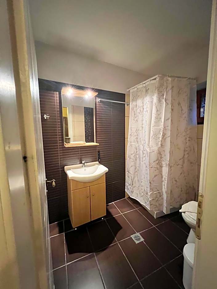 Ikojenia Traditional Lodge