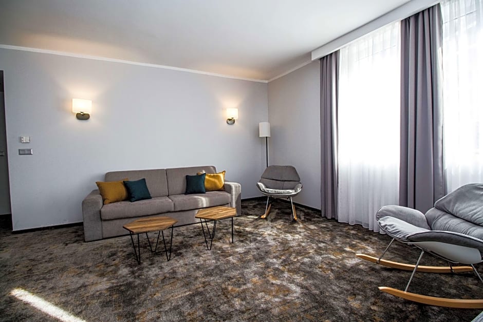 Photo 1 of 3 of Executive Suite