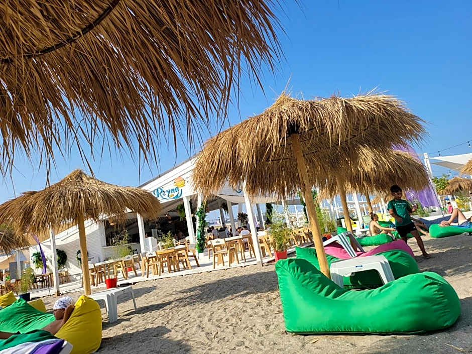 REYNA APART HOTEL