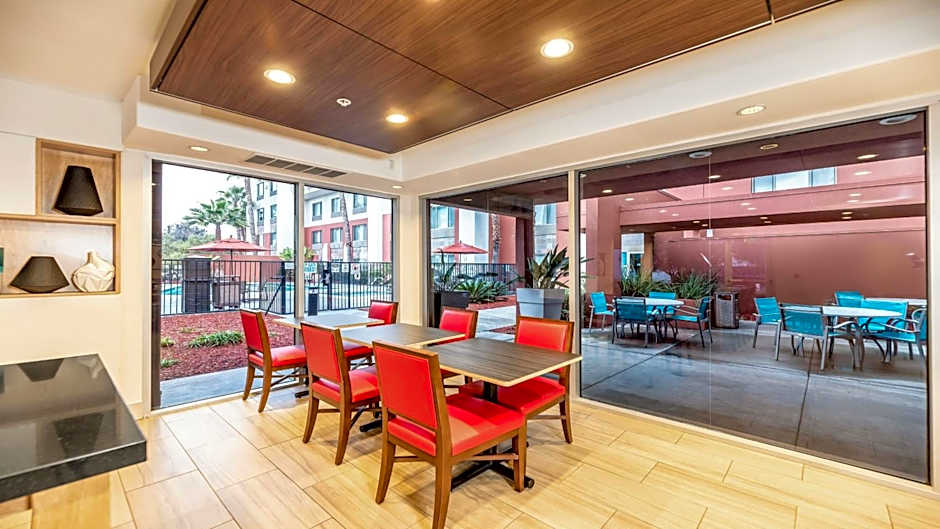 Holiday Inn Express Fremont - Milpitas Central By IHG