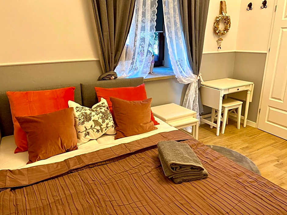 Pokoje w Starej Karczmie - by Upstairs