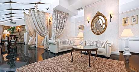Luxury Suite