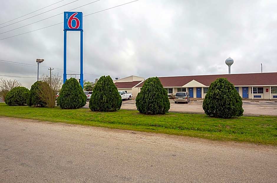 Motel 6-Madisonville, TX