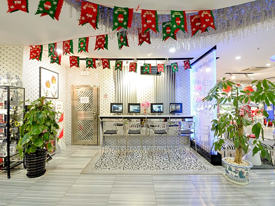 Planet Hotel