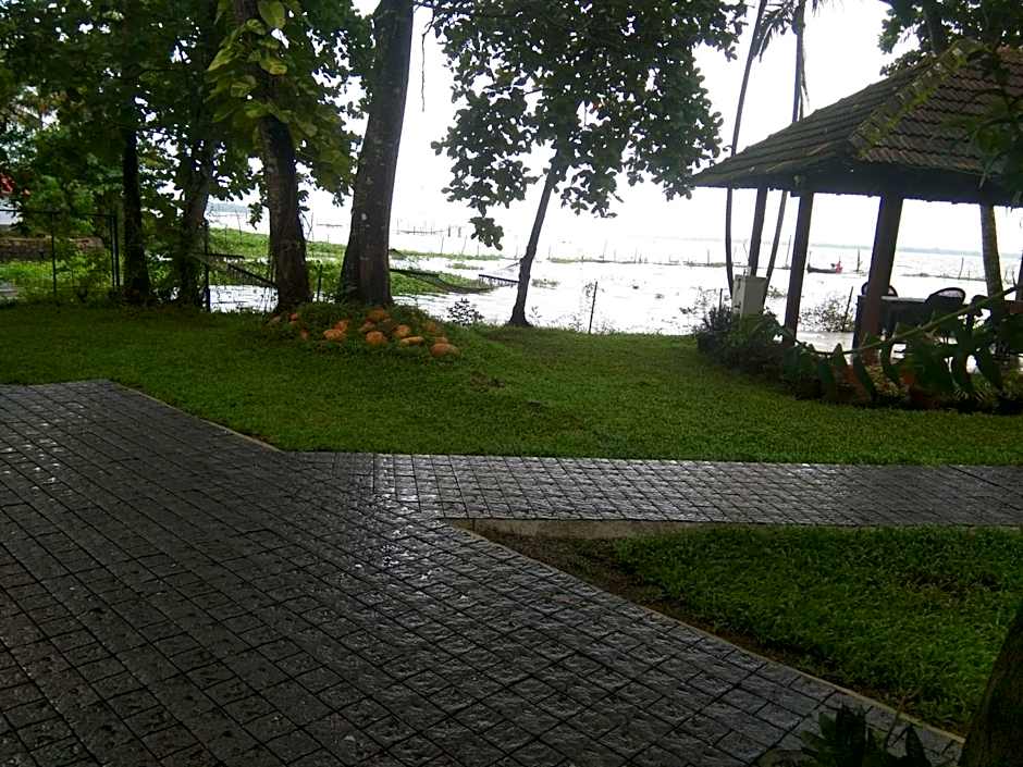 Lovedale Lakeside Homestay