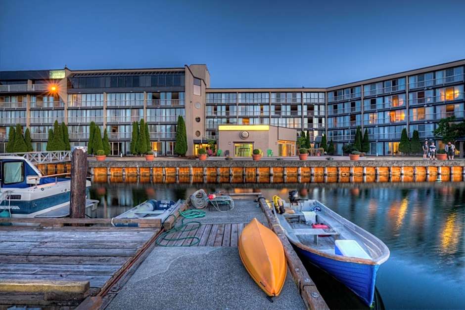 Oceanfront Suites At Cowichan Bay