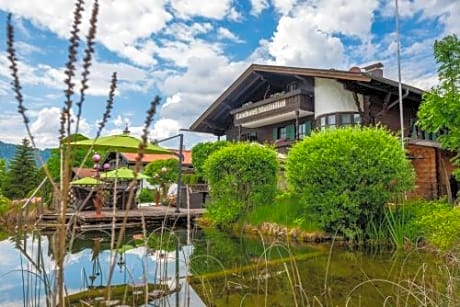 Das Maximilian by stayFritz - DZ Schliersberg mit Frühstück, Schwimmteich und Top-Lage am See