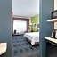 Holiday Inn Express & Suites Farmers Branch