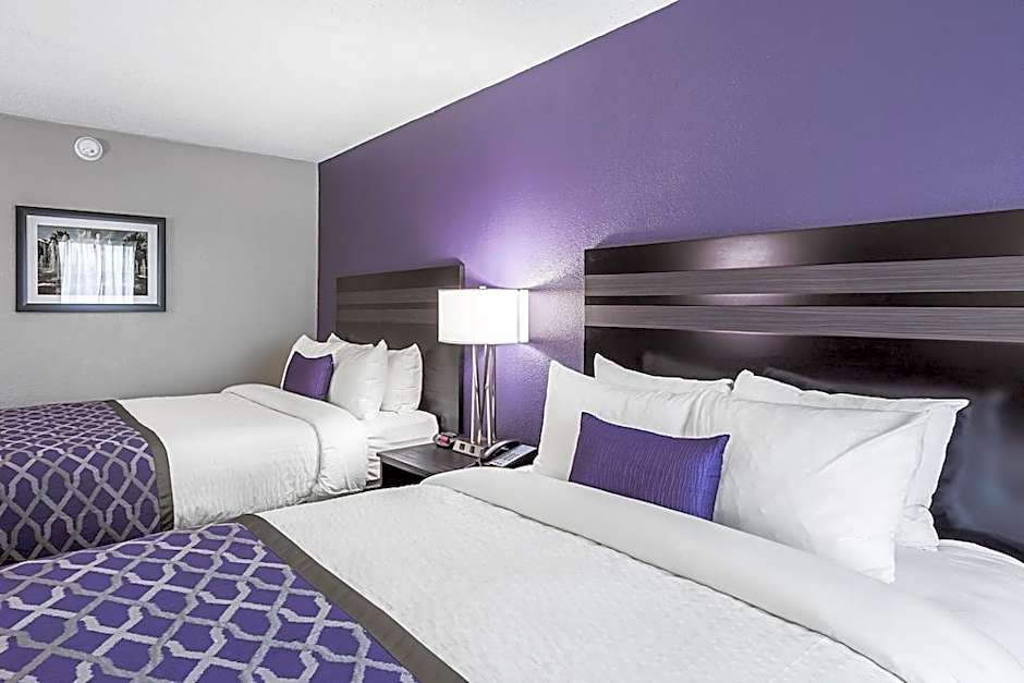 Clarion Inn & Suites Near Downtown