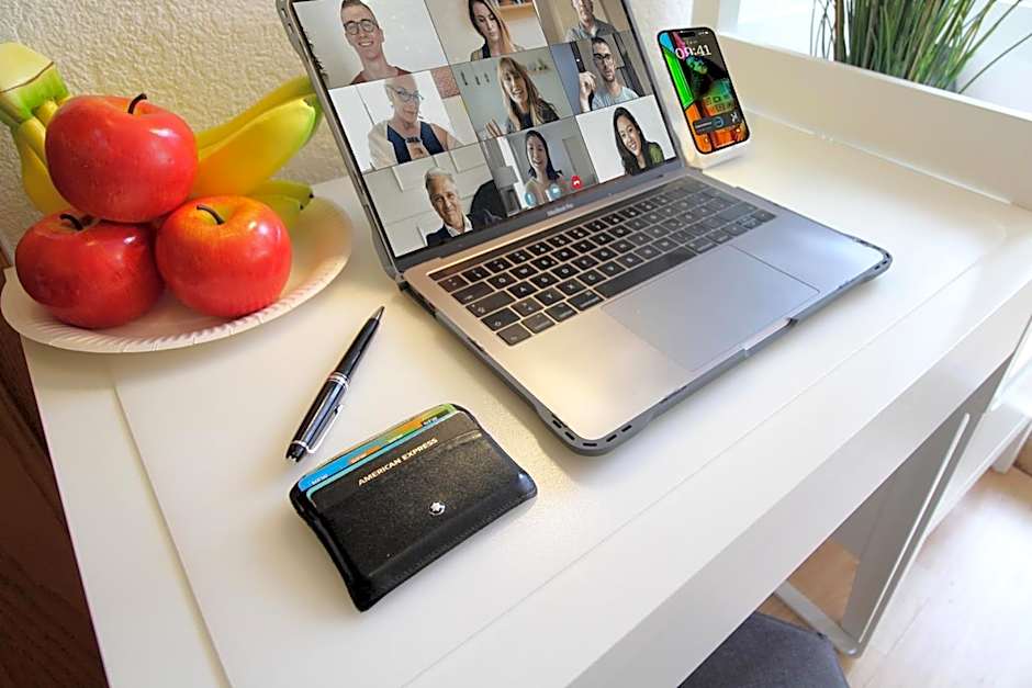 Hotel Ulm Zentrum - Komplettes Zimmer, Hochbett, Android TV & eigenem Bad - perfekt für Familien & Gruppen