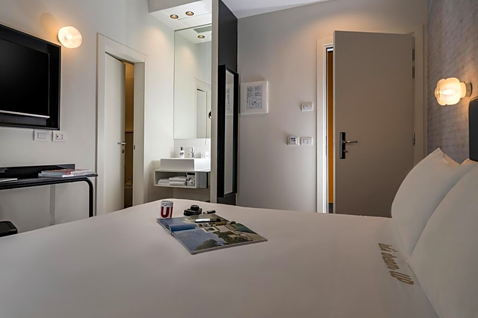 Up Hotel