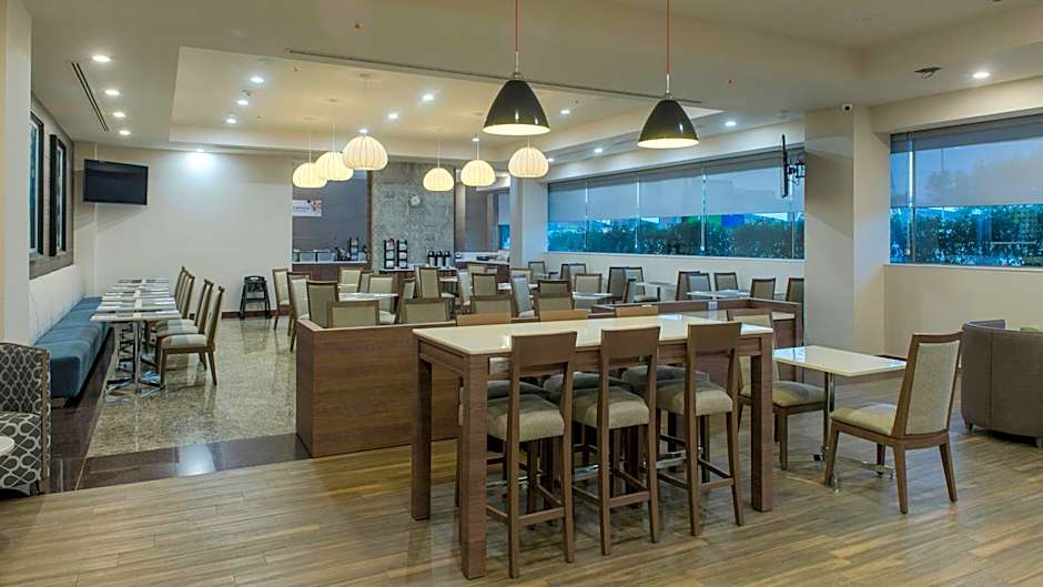 Holiday Inn Express Mexico - Toreo By IHG