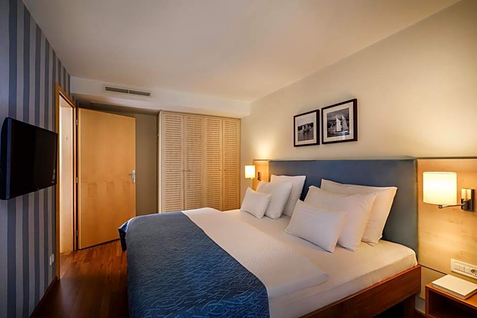 Photo 1 of 7 of Suite, Sea View