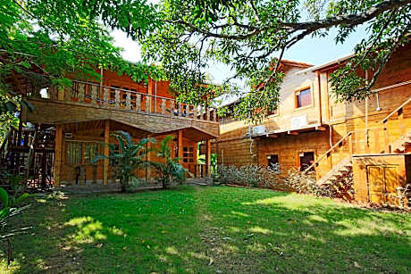 Brushwood Villa- Cottages and Bar