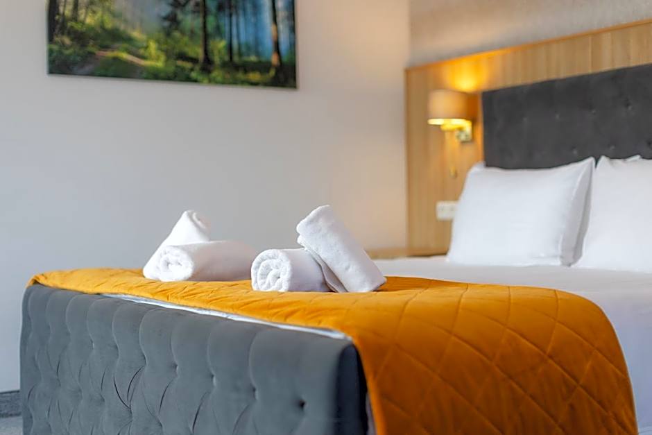 Hotel Mazurkowa & Wesela & Imprezy & Konferencje Jelenia Góra, obok restauracja Mazurkowa Chata