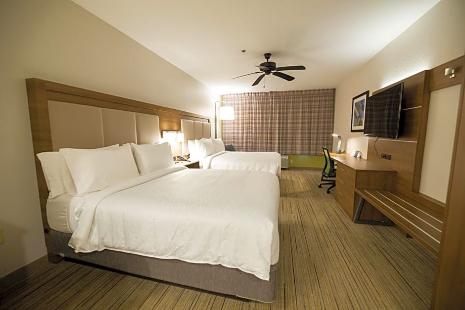 Holiday Inn Express Hotel & Suites Clinton By IHG