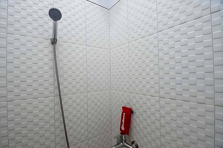 RedDoorz Plus near Alun Alun Kuningan