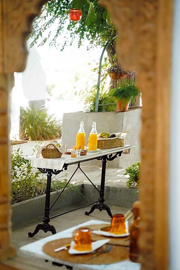 Les Filles (antiga Fonda de la Parra)