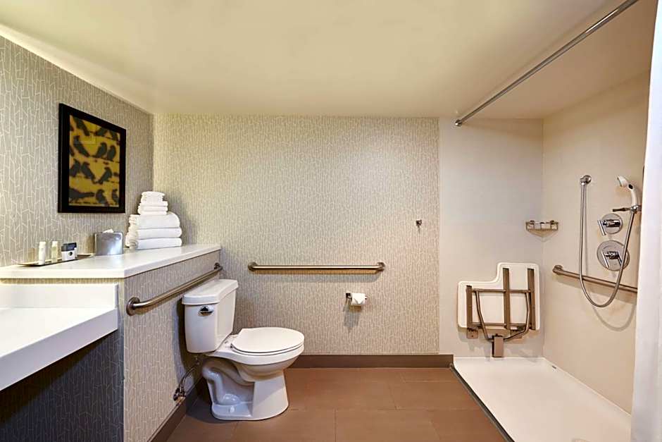 DoubleTree By Hilton Fresno Convention Center