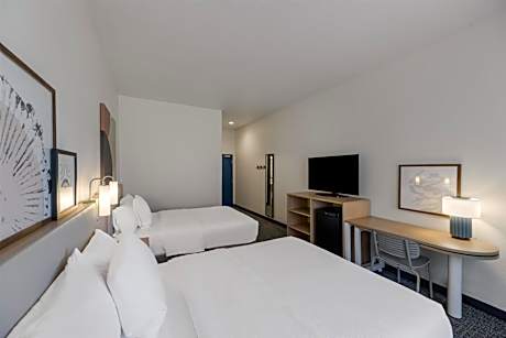 Room with Two Queen Beds - Non-Smoking