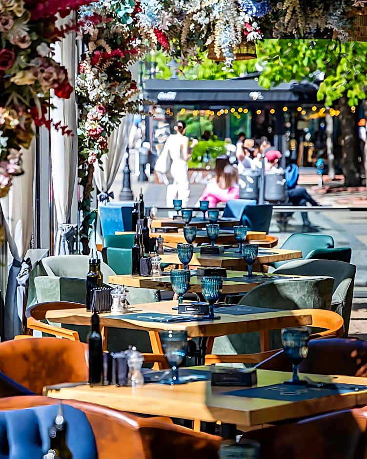Les Fleurs Boutique Hotel