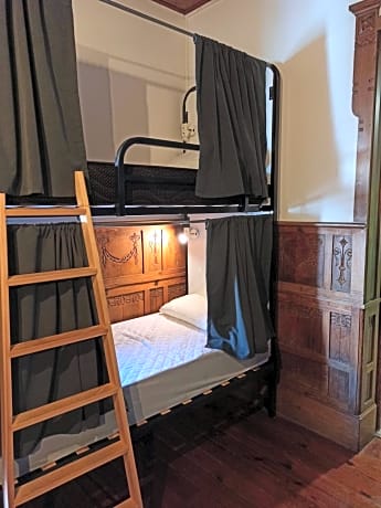 Bunk Bed in Mixed Dormitory Room