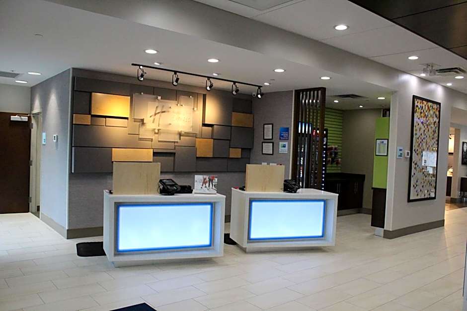 Holiday Inn Express & Suites - Milledgeville By IHG