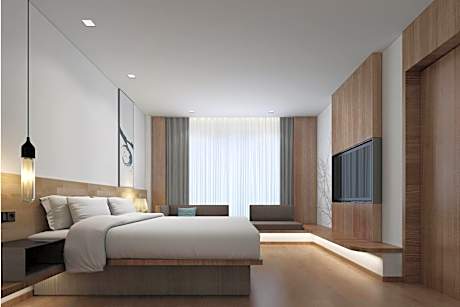 Deluxe King Room with City View