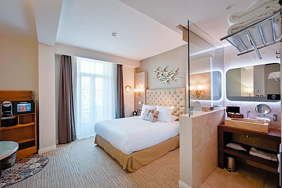 Grand Hotel Des Sablettes Plage, Curio Collection By Hilton