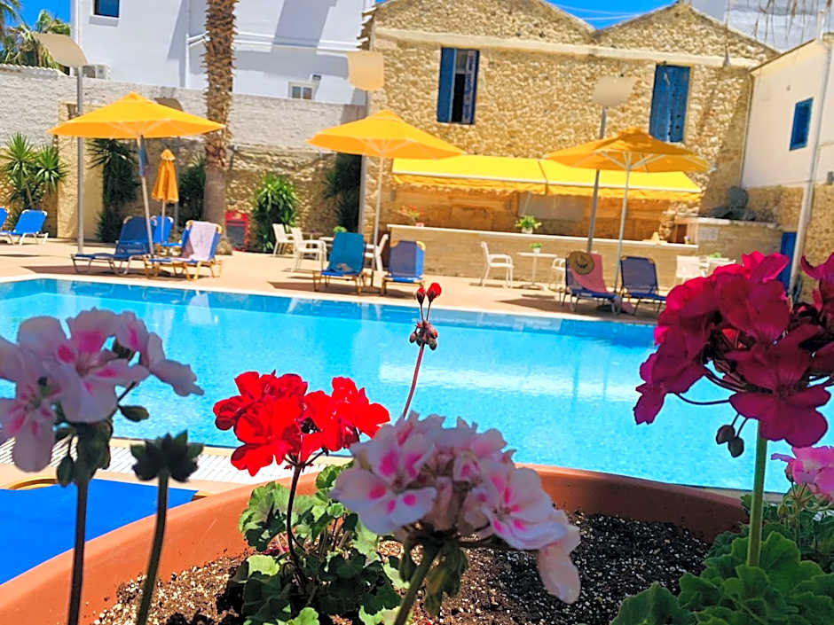 Kassavetis Center - Hotel Studios & Apartments