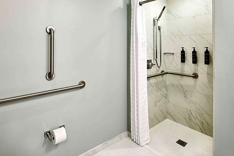 Redmont Hotel Birmingham, Curio Collection by Hilton
