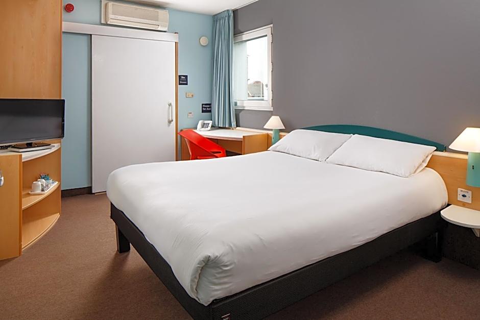 Photo 1 of 11 of Double Room