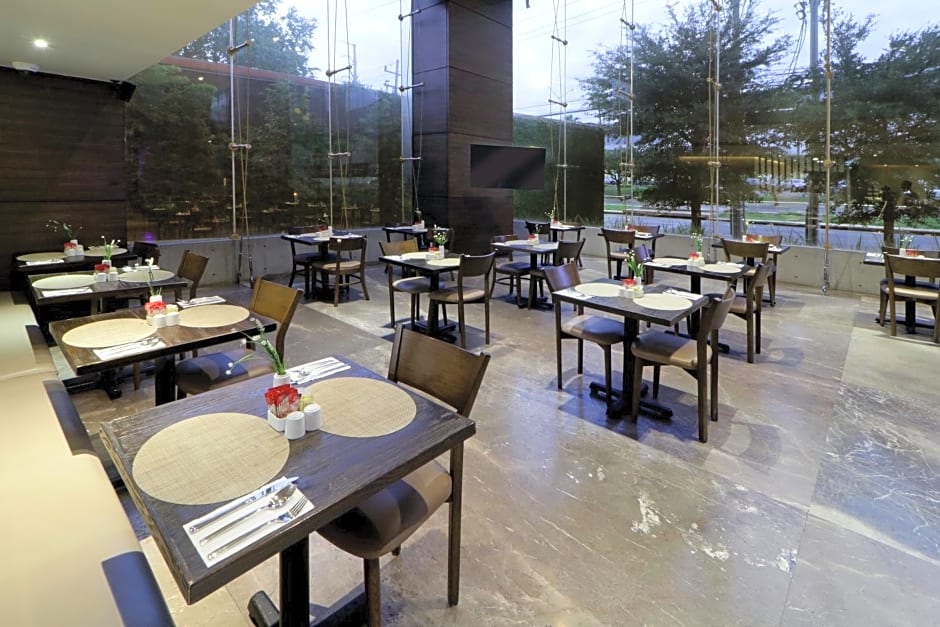 Holiday Inn Express & Suites Monterrey Valle By IHG