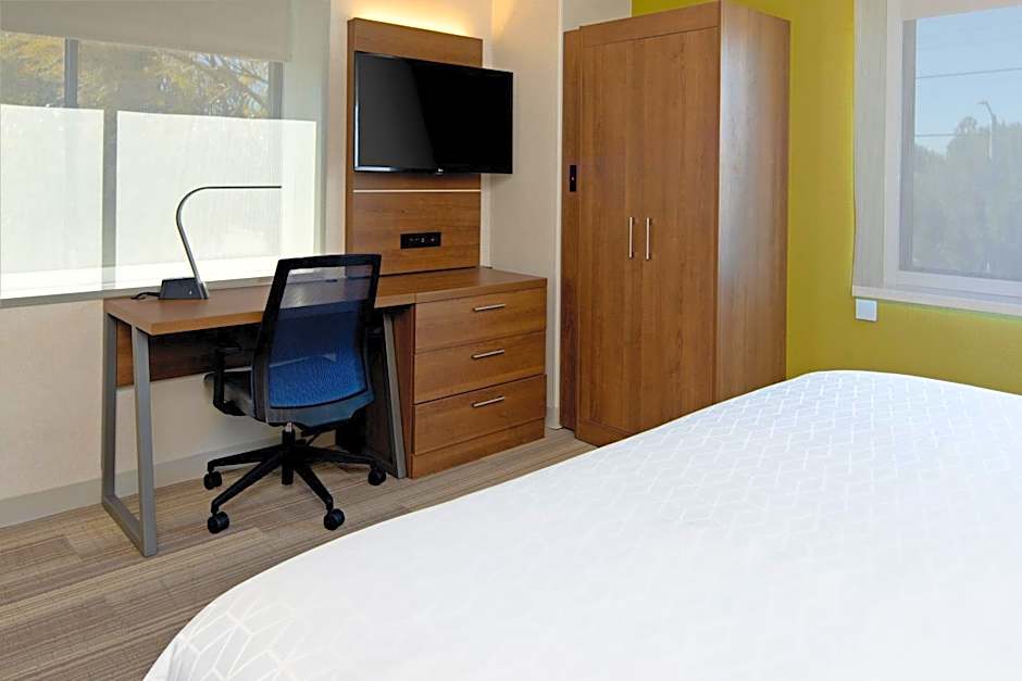 Holiday Inn Express Los Angeles LAX Airport By IHG