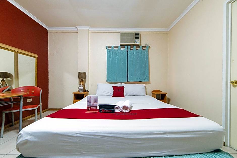 RedDoorz @ Clarkview 21st Street Angeles City