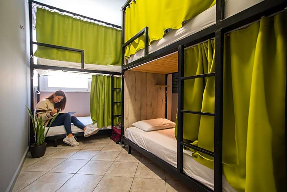 Bedway Athens Hostel