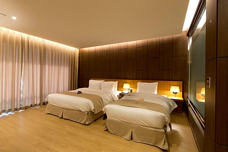 Photo 1 of 8 of 1 Double Bed or 2 Beds, Sea View
