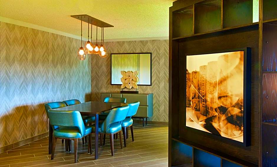 Embassy Suites by Hilton Portland Tigard