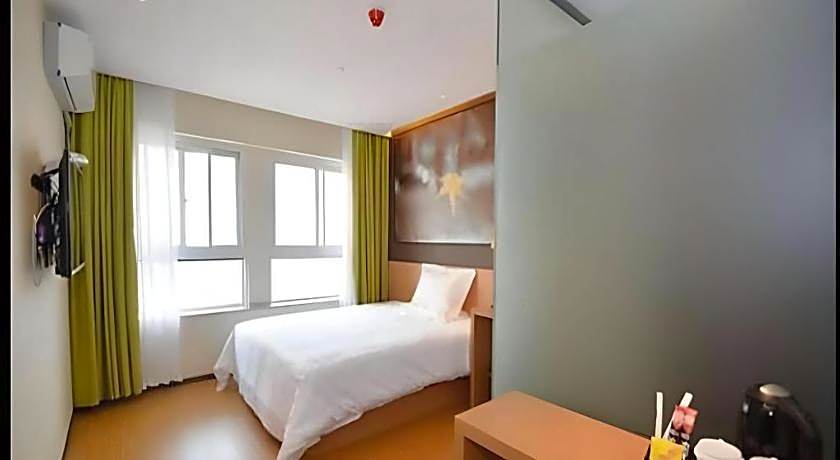 IU Hotel Zhengzhou Xinzheng Sias International University Branch