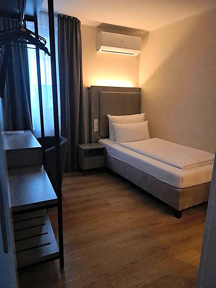 Diamonds Hotel
