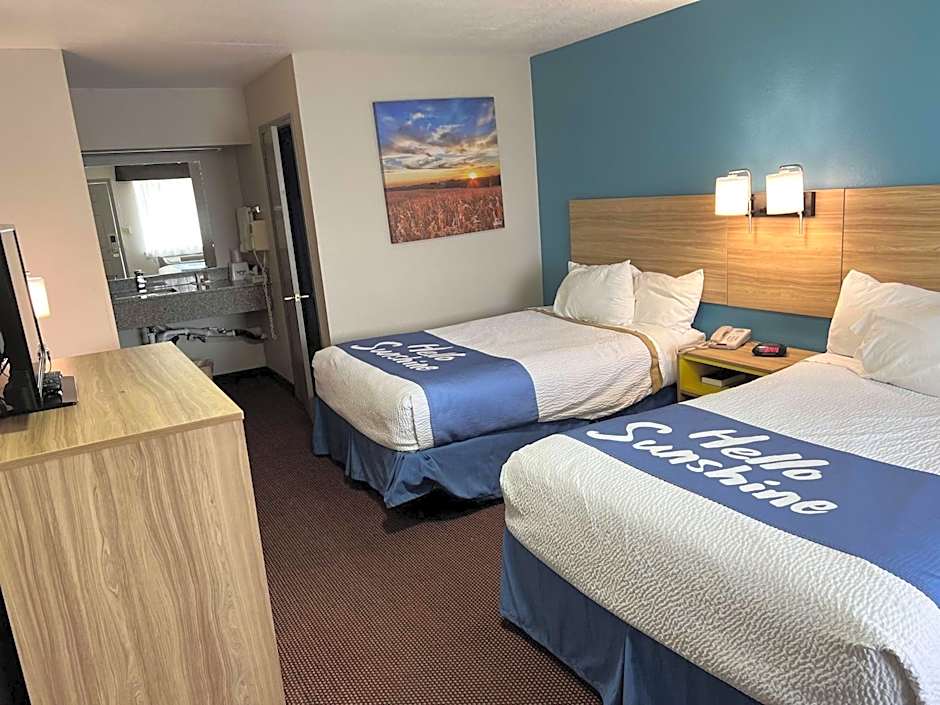 Days Inn by Wyndham Pratt
