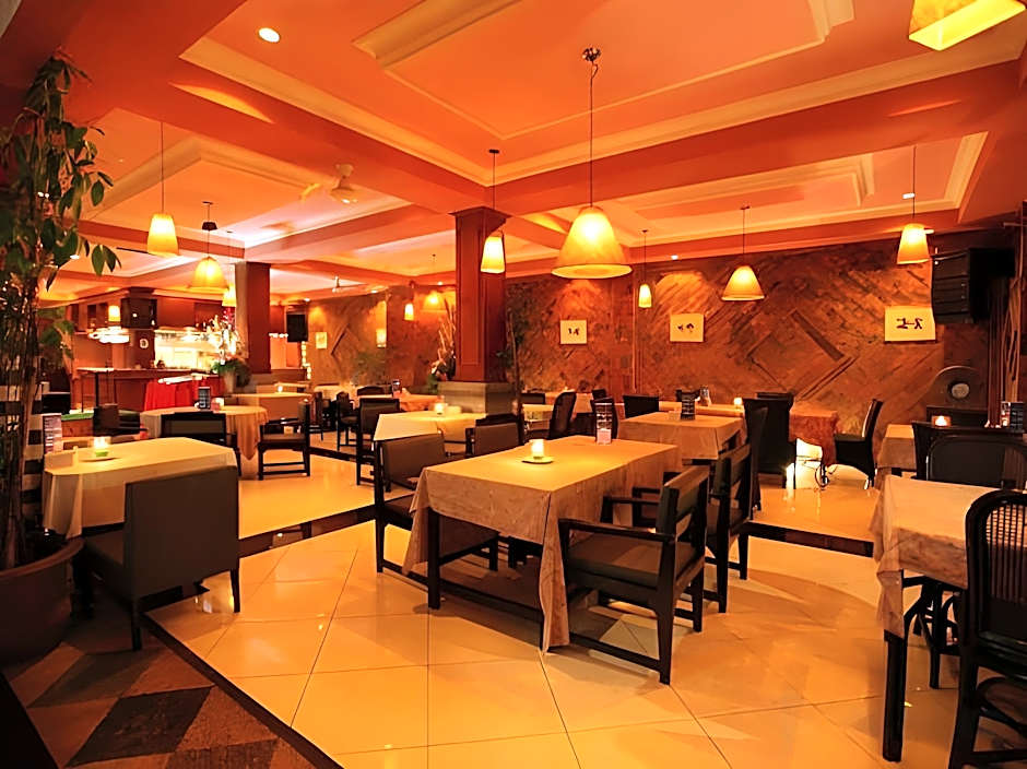 Super OYO Townhouse Oak Maxi Hotel Legian