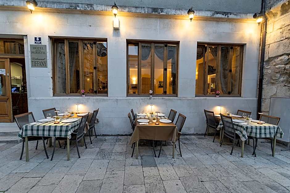 Hotel Peristil
